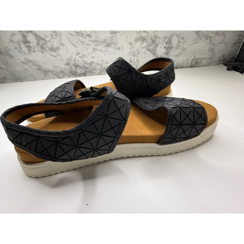 Bernie Mev New York Black Geometric Triangle‎ Platform Slingback Sandals Size 40